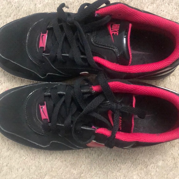 Black and pink nikes - Picture 4 of 4